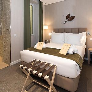 Zimmer mit Kingsize-Bett