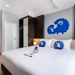 Zimmer mit Kingsize-Bett
