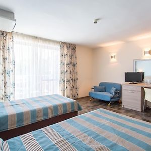 Zimmer mit zwei Einzelbetten