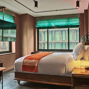 Deluxe Eck-Zimmer mit Kingsize-Bett