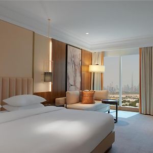 Zimmer mit Kingsize-Bett