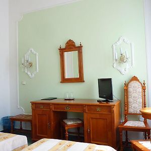 Zimmer mit Queensize-Bett