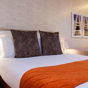 Zimmer mit Kingsize-Bett