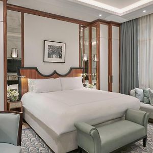 Zimmer mit Kingsize-Bett