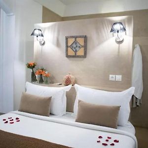 Zimmer mit Kingsize-Bett