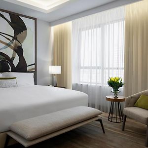 Zimmer mit Kingsize-Bett