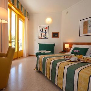 Standard Zimmer mit Kingsize-Bett
