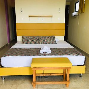 Zimmer mit Kingsize-Bett
