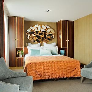 Deluxe Zimmer mit Kingsize-Bett