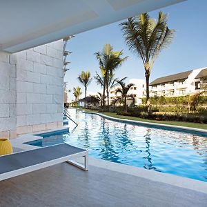 Zimmer mit Schwimmbadblick