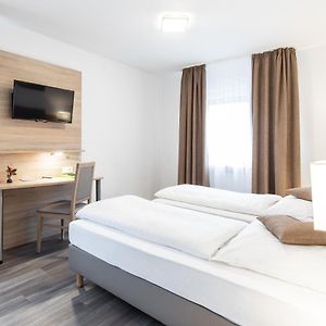 Zimmer mit Kingsize-Bett