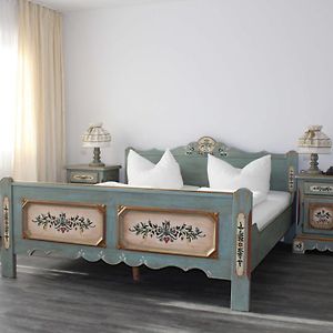Traditionelles Zimmer mit Kingsize-Bett