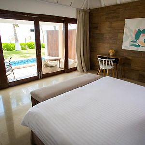 Pool Bungalow