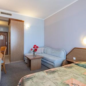 Standard Zimmer mit Kingsize-Bett
