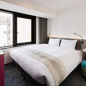 Zimmer mit Kingsize-Bett