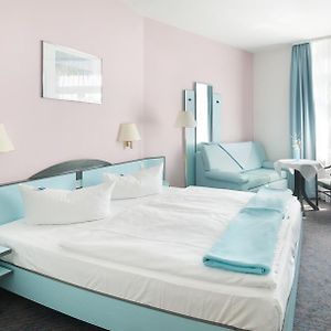Zimmer mit Kingsize-Bett