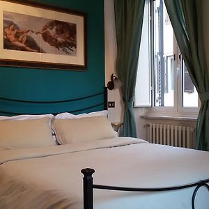 Zimmer mit Kingsize-Bett
