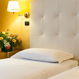 Zimmer mit zwei Einzelbetten