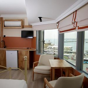 Zimmer mit Kingsize-Bett