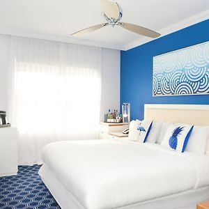 Zimmer mit Kingsize-Bett