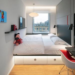 Zimmer mit Kingsize-Bett