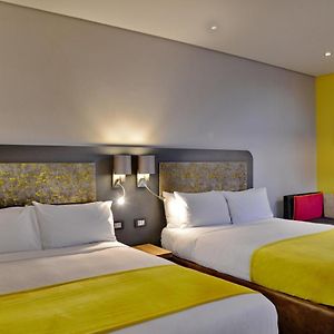 Familien-Zimmer mit zwei Einzelbetten