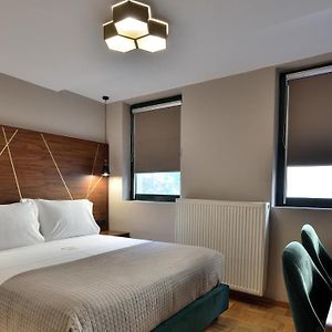 Zimmer mit Kingsize-Bett