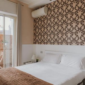 Zimmer mit Kingsize-Bett