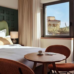Zimmer mit Kingsize-Bett
