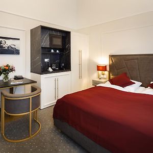 Standard Zimmer mit Kingsize-Bett