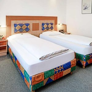Standard Zimmer mit Kingsize-Bett