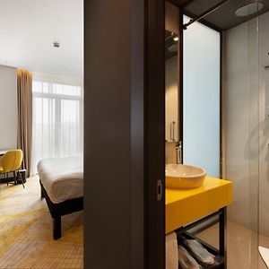 Standard Zimmer mit Kingsize-Bett