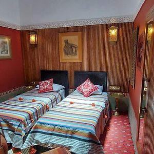 Zimmer mit zwei Einzelbetten