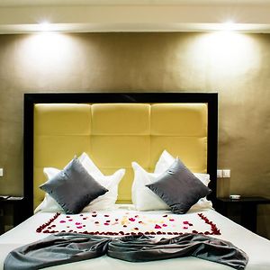 Standard Zimmer mit Kingsize-Bett