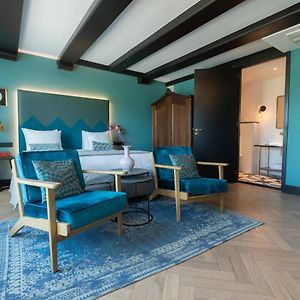 Zimmer mit Kingsize-Bett