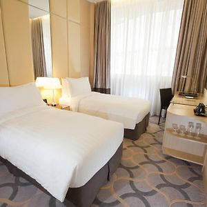 Zimmer mit Kingsize-Bett