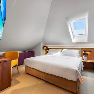 Zimmer mit Kingsize-Bett