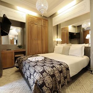 Zimmer mit Kingsize-Bett