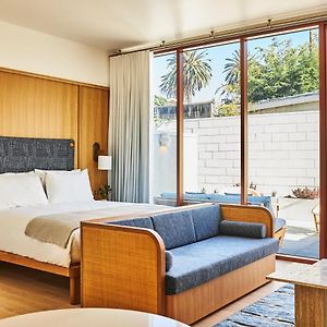 Zimmer mit Kingsize-Bett