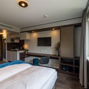 Deluxe Studio