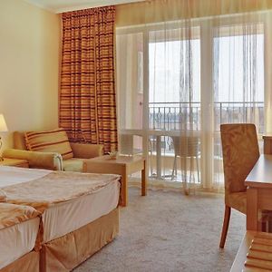 Standard Zimmer mit zwei Einzelbetten auf den unteren Etagen
