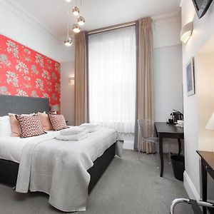 Zimmer mit Kingsize-Bett