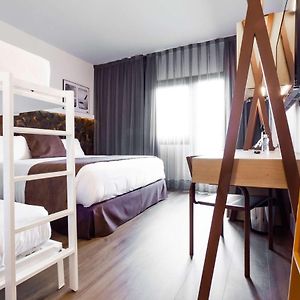 Zimmer mit Kingsize-Bett