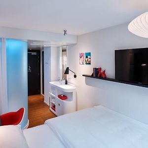 Zimmer mit Kingsize-Bett