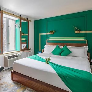 Standard Zimmer mit Kingsize-Bett