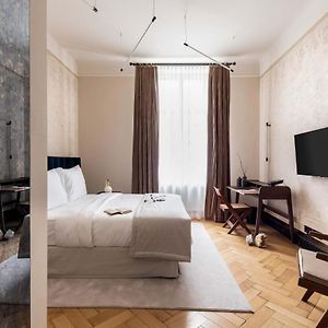 Zimmer mit Kingsize-Bett