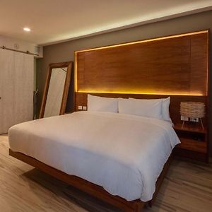 Zimmer mit Kingsize-Bett