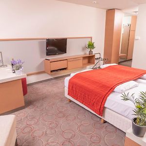 Doppelzimmer für Gäste mit Behinderungen
