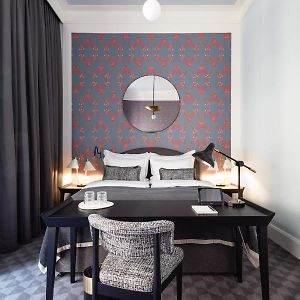 Zimmer mit Kingsize-Bett