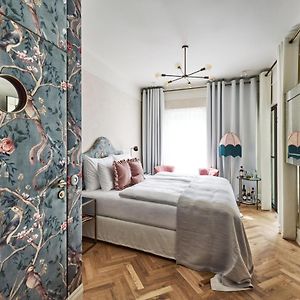Zimmer mit Kingsize-Bett